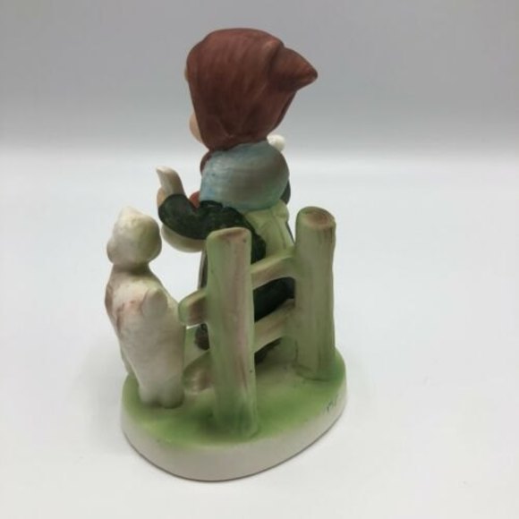 Vintage Porcelain Girl Figurine Carrying Fruit With Lamb, Unmarked 5" - EUC - Picture 5 of 12